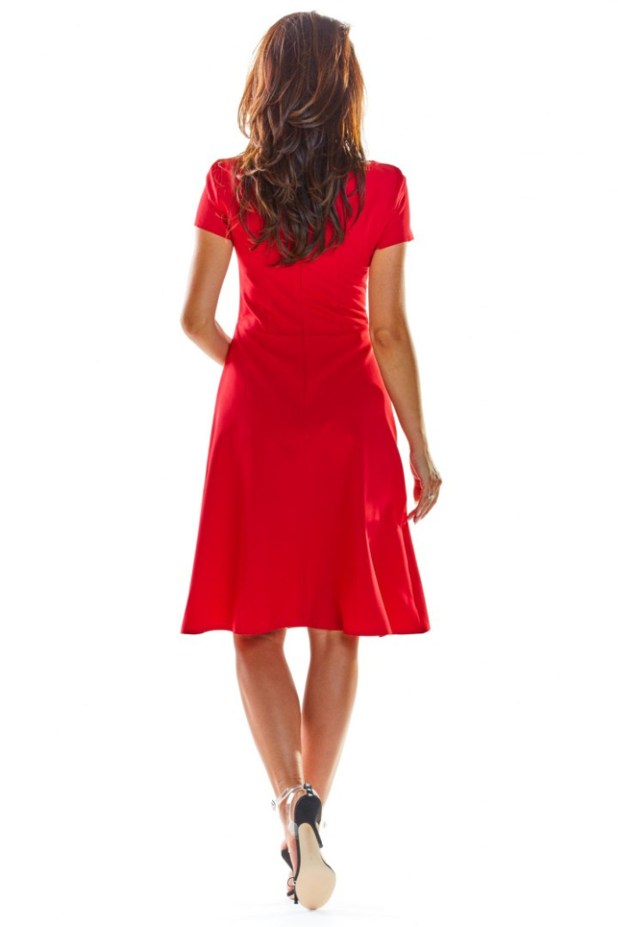 Elegancka Sukienka Midi Rozkloszowana Z Krótkim Rękawem - czerwona